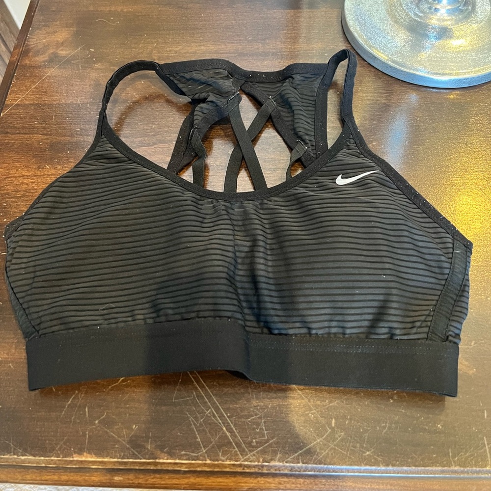 BLACK NIKE SPORTS BRA
